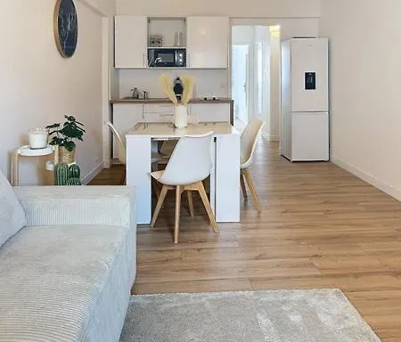 Love Home Apartment *
